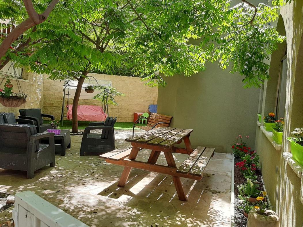 Garden Apartments. Appartement *